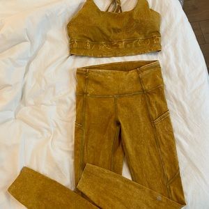 mustard lululemon set!